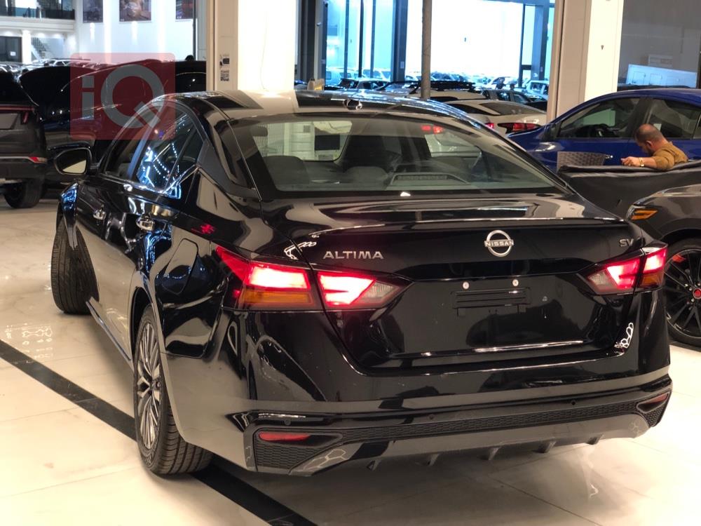 نيسان ألتيما